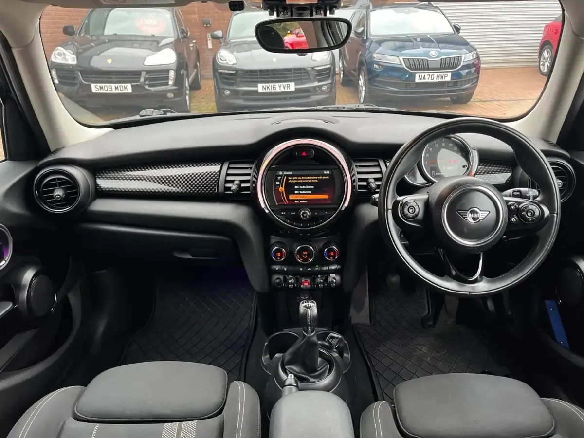Używany Mini Cooper S Classic 2020 Czarny Hatchback