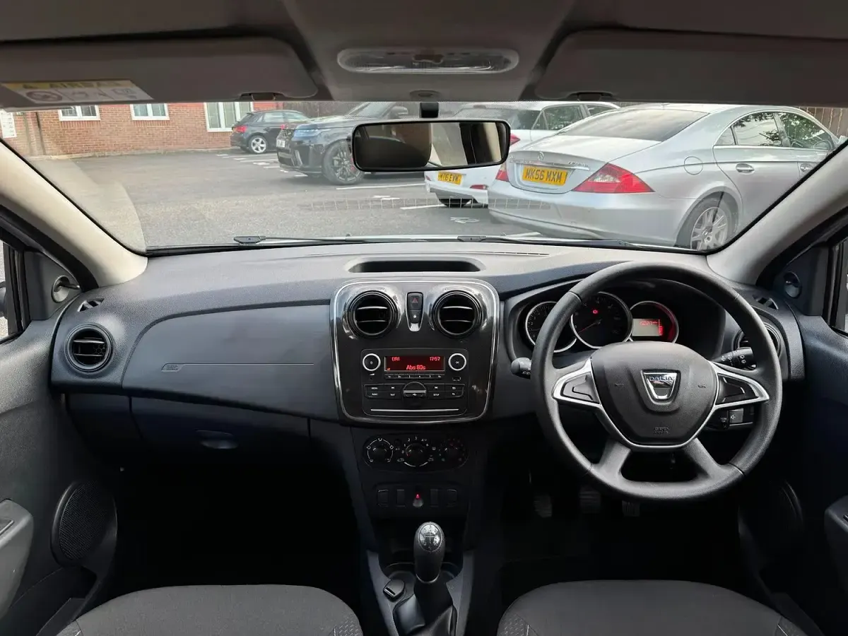 Used Dacia Sandero Ambiance 71 HP (52 kW) 2017 White Hatchback