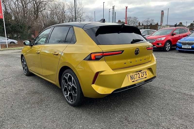 Used Vauxhall Astra Ultimate 130 HP (95 kW) 2022 Yellow/black Hatchback