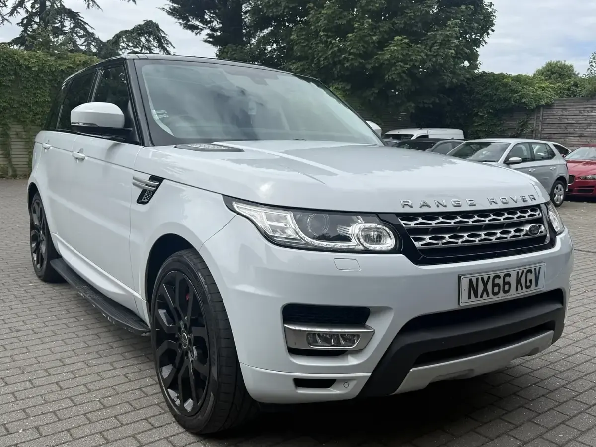 Used Land Rover Range Rover HSE 306 HP (225 kW) 2016 White SUV
