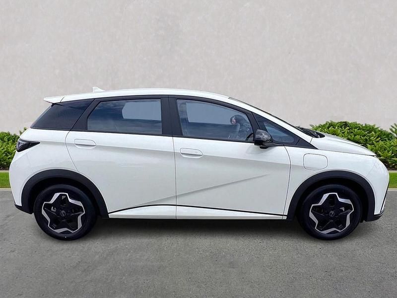 Used BYD Dolphin Active 69 kW (95 HP) 2025 White Hatchback