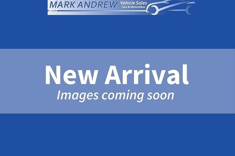 Blue Used 2016 Volvo V40 R-Design Estate | £5,995 (Fair price) - Image 1/1