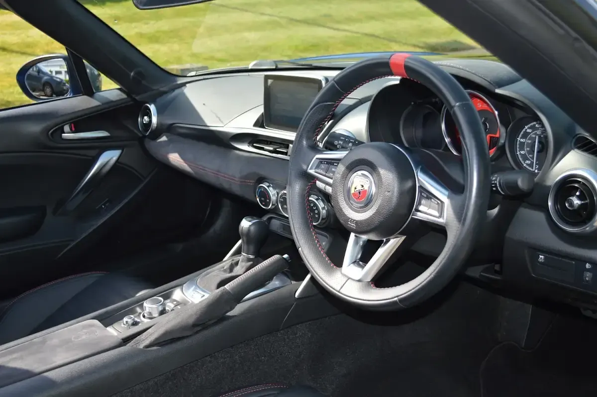Used Abarth 124 Spider 170 HP (125 kW) 2019 Isola delba blue metallic Cabriolet