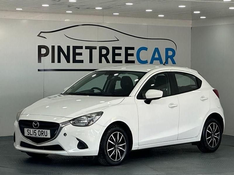 Used Mazda 2 75 HP (55 kW) 2015 White Hatchback