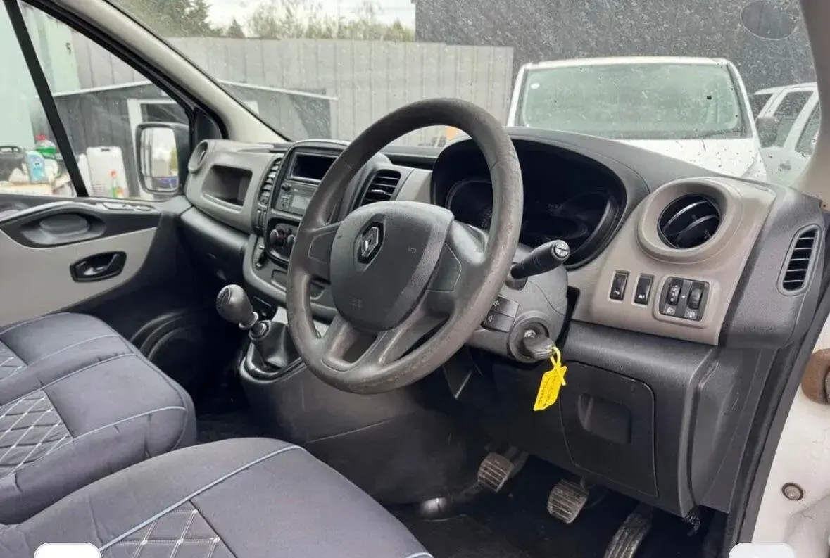 Used Renault Trafic Business 125 HP (91 kW) 2017 White MPV
