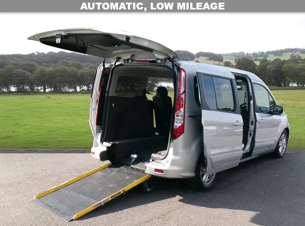 Used Ford Grand Tourneo Connect Titanium 120 HP (88 kW) 2020 Silver MPV