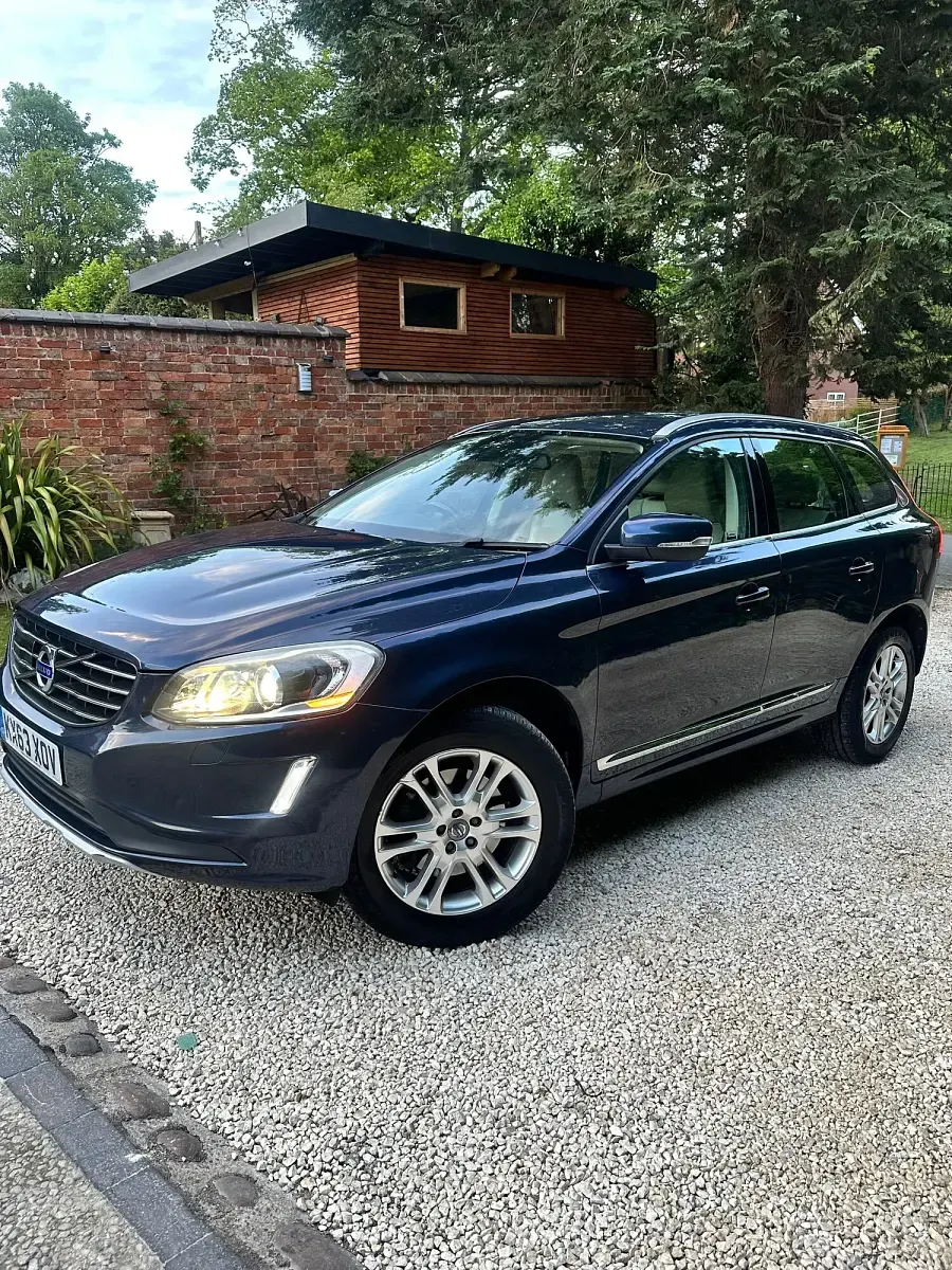 Begagnad Volvo XC60 SE Lux 215 HK (158 kW) 2014 Blå SUV