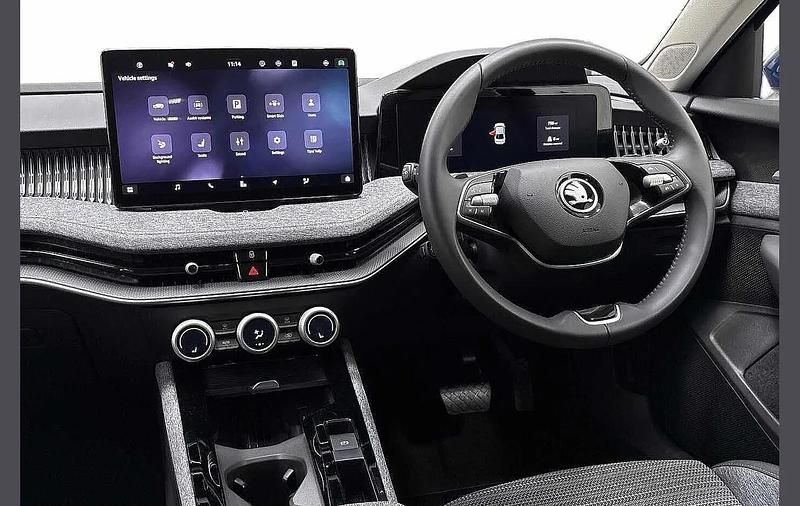 Used Skoda Superb SE Technology 147 HP (108 kW) 2025 Cobalt blue metallic Hatchback