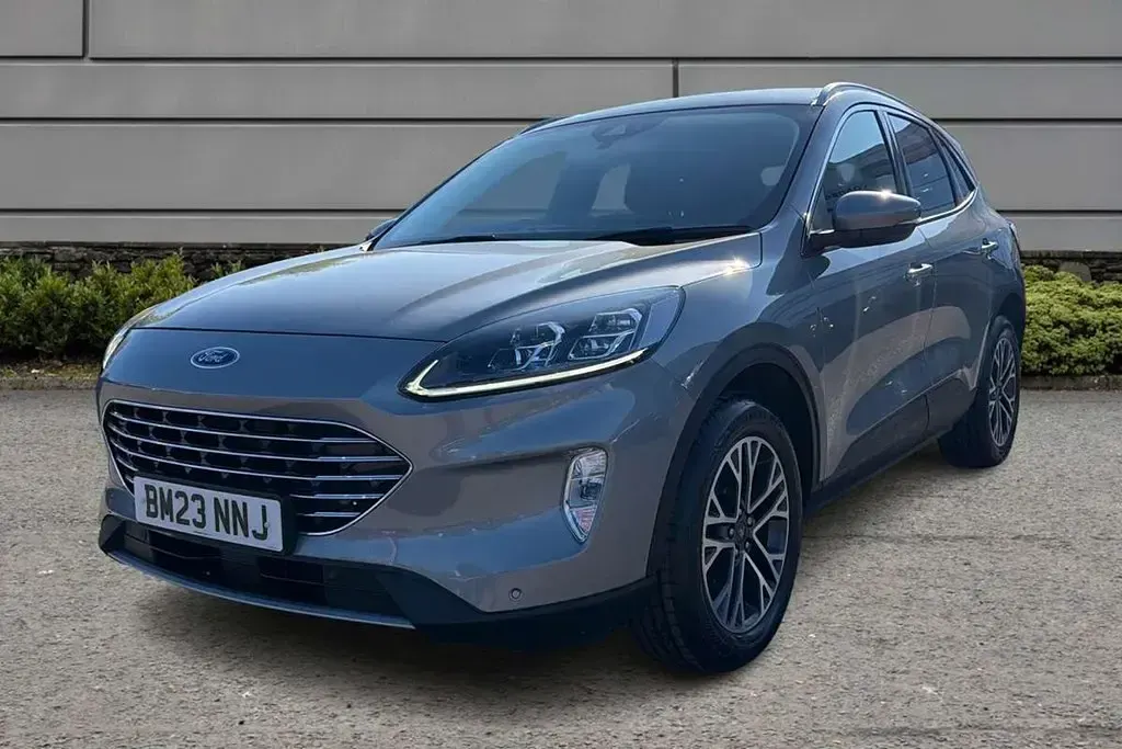 Usado Ford Kuga Titanium 147 CV (108 kW) 2023 Plateado SUV