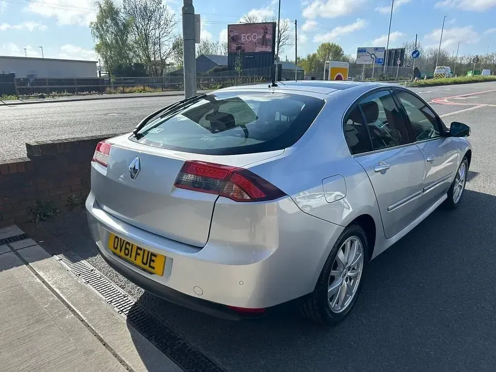 Używany Renault Laguna III Dynamique 2011 Srebrny Hatchback
