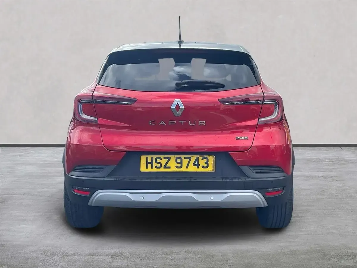 Used Renault Captur Evolution 145 HP (106 kW) 2024 Red/black SUV