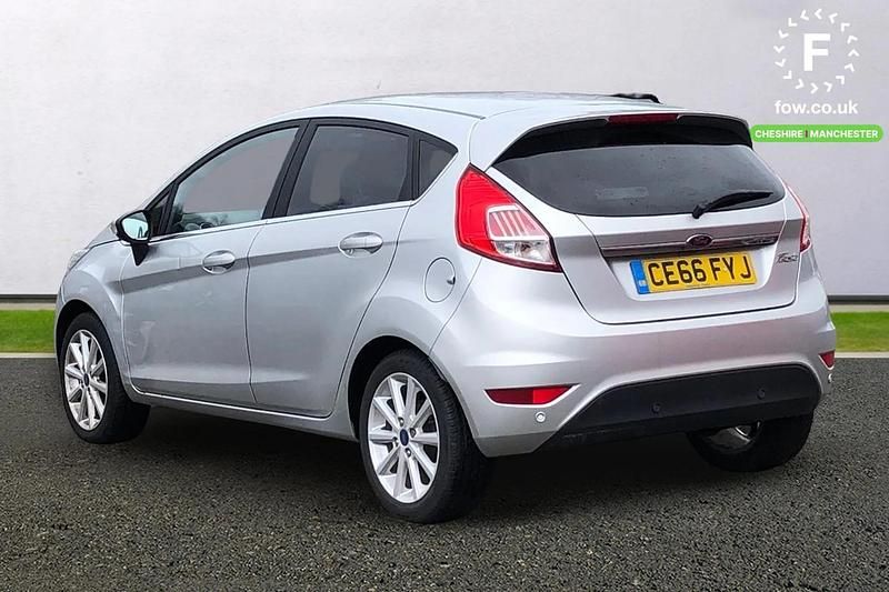 Used Ford Fiesta Titanium 105 HP (77 kW) 2015 Silver Hatchback
