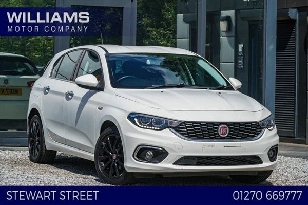 White Used 2017 Fiat Tipo Lounge Hatchback | £5,690 (Fair price) - Image 1/1