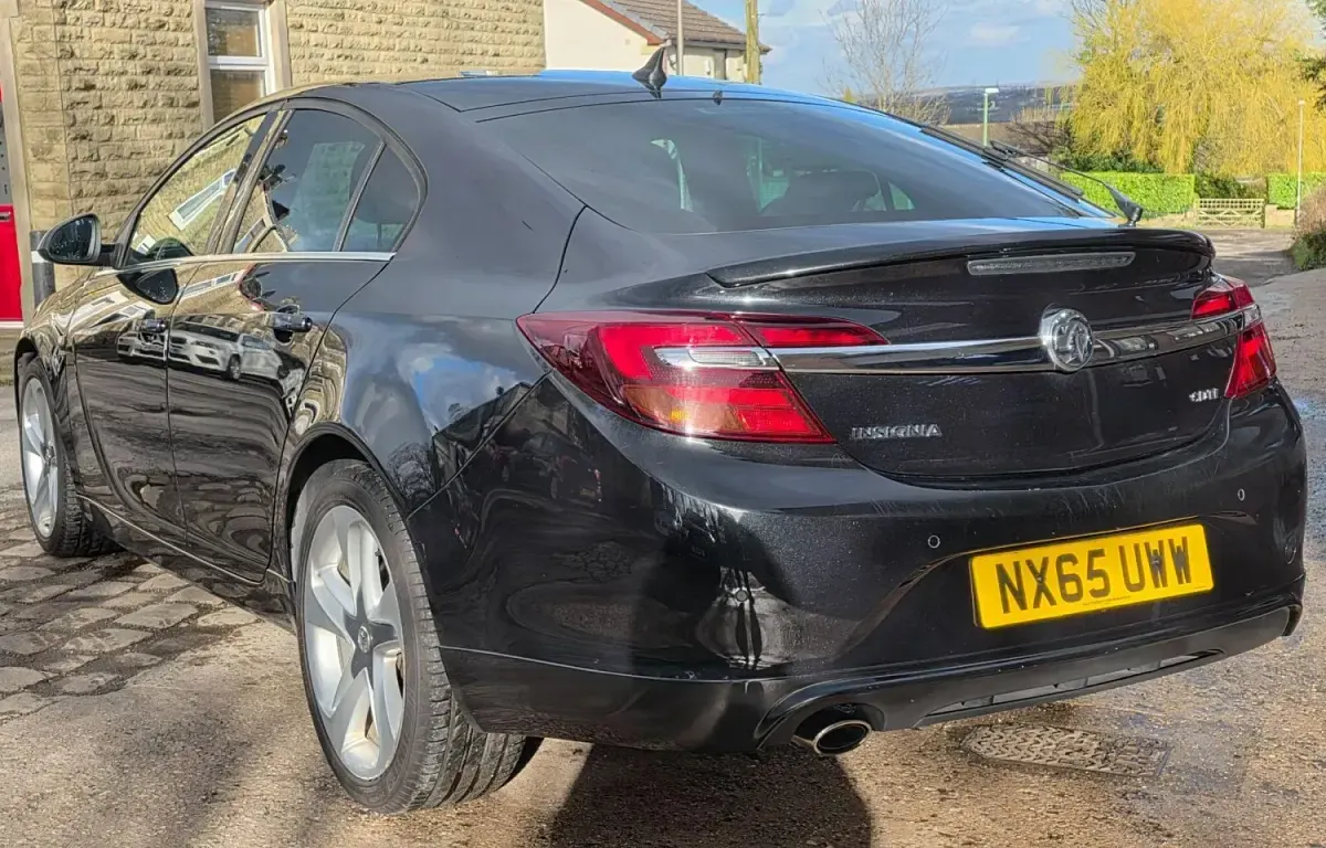 Second-hand Vauxhall Insignia SRi 163 CP (119 kW) 2015 Negru Hatchback