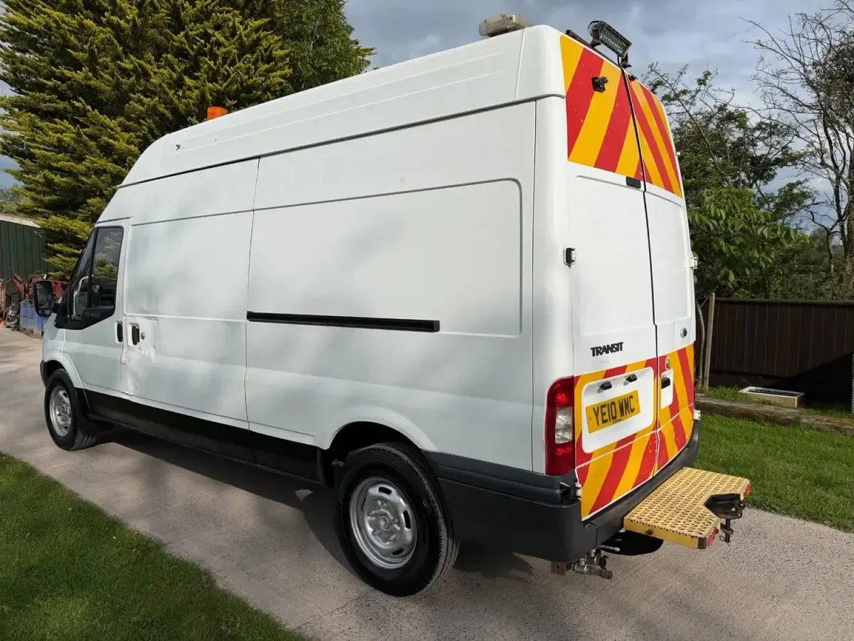 Usado Ford Transit 100 CV (73 kW) 2010 Blanco Van