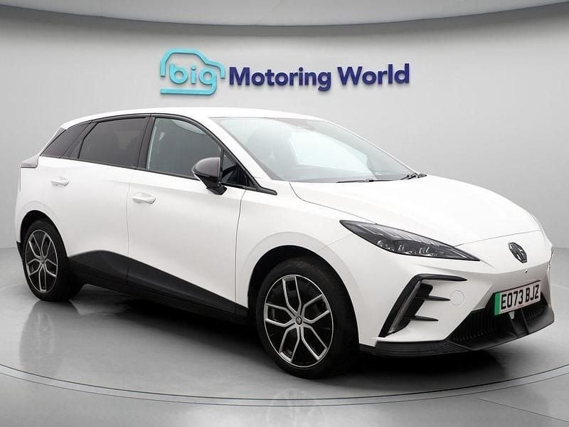 White Used 2023 MG MG4 EV Trophy Hatchback | £15,400 (Fair price) - Image 1/4