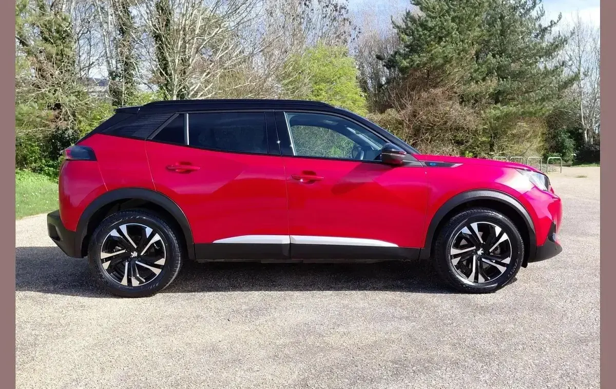 Used Peugeot e-2008 GT 100 kW (136 HP) 2022 Red SUV