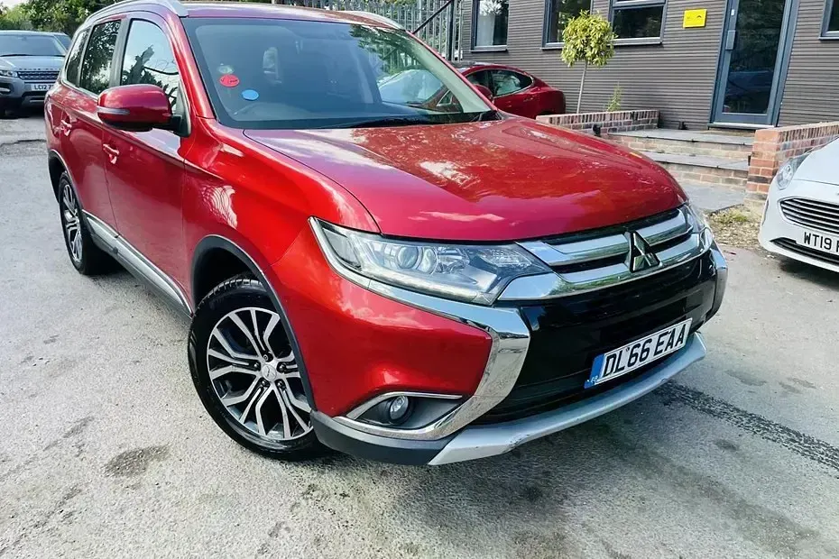 Usado Mitsubishi Outlander 147 HP (108 kW) 2016 Vermelho SUV