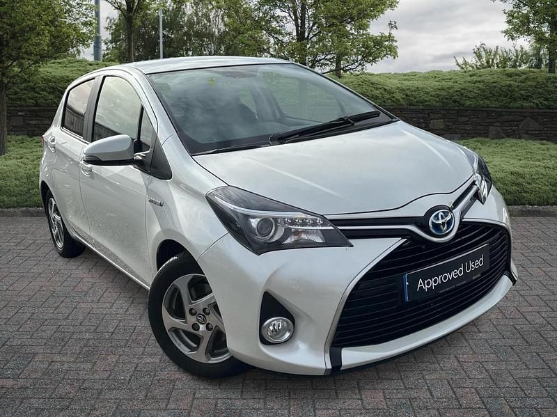 White Used 2016 Toyota Verso MPV | £13,495 (Expensive) - Image 1/4