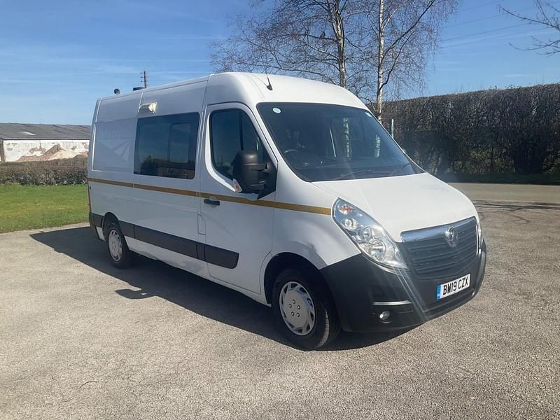 Second-hand Vauxhall Movano 130 CP (95 kW) 2019 Alb Monovolum