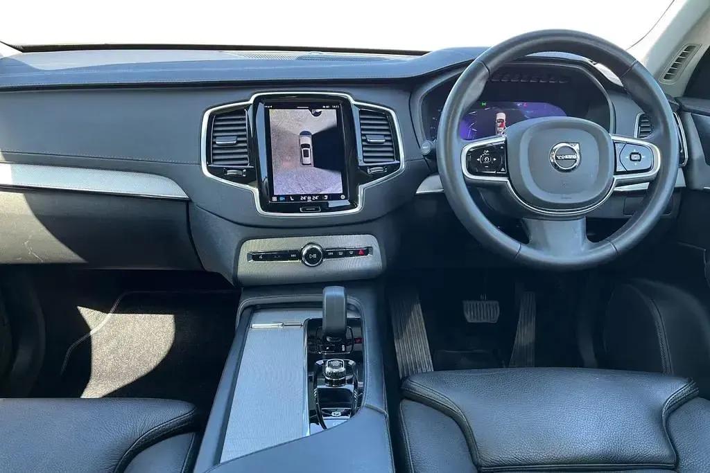 Used Volvo XC90 Plus 235 HP (172 kW) 2023 Silver SUV