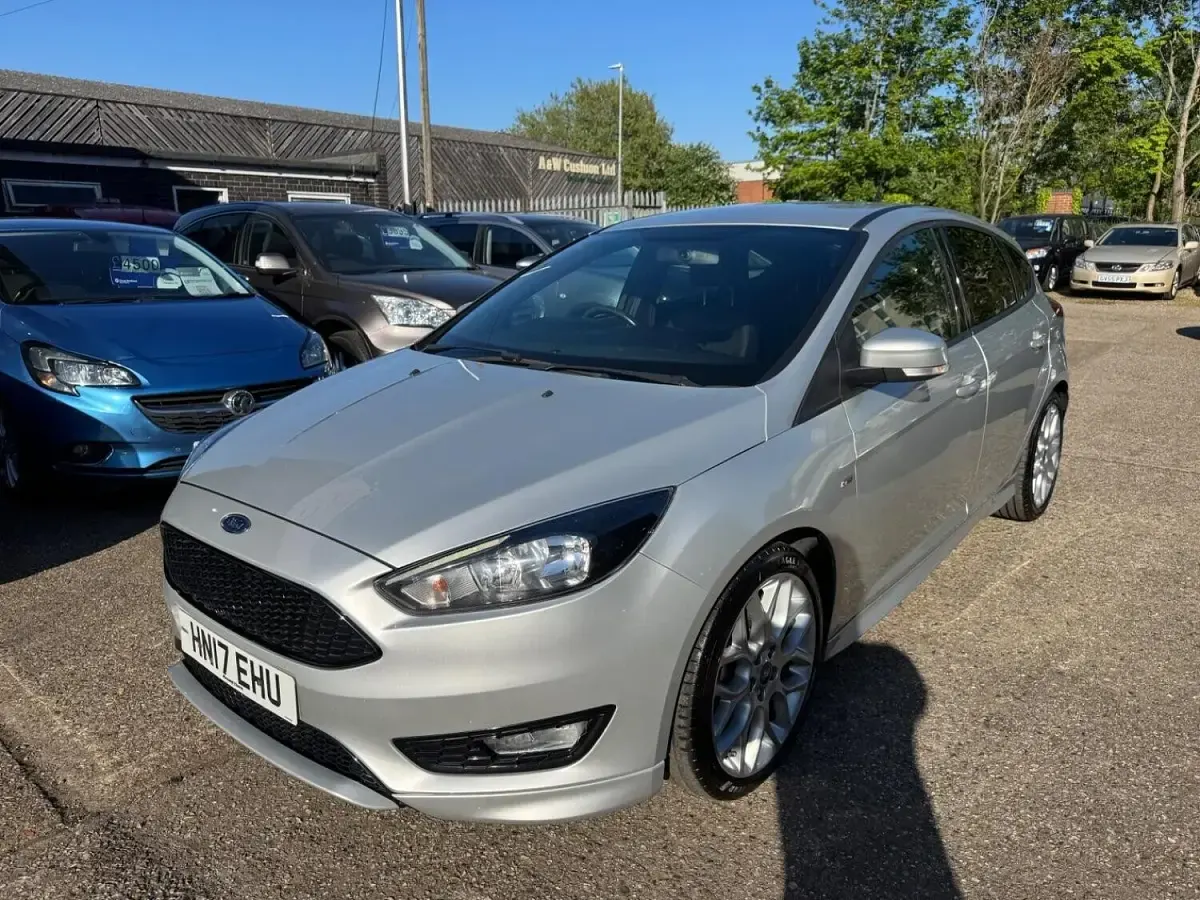 Used Ford Focus ST-Line 120 HP (88 kW) 2017 Silver Hatchback