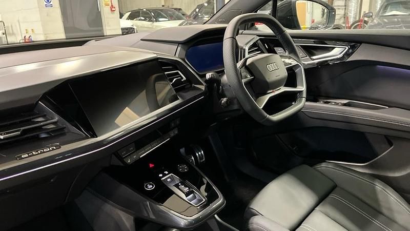 Novo Audi Q4 e-tron Black Edition 250 kW (340 HP) 2026 Branco SUV