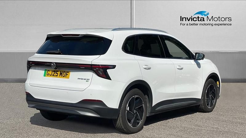 Used MG MG5 EV Trophy 169 kW (231 HP) 2025 White Estate