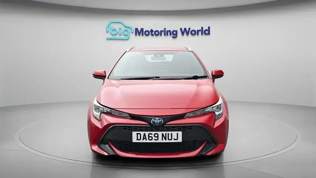 Used Toyota Corolla 122 HP (89 kW) 2019 Red Estate