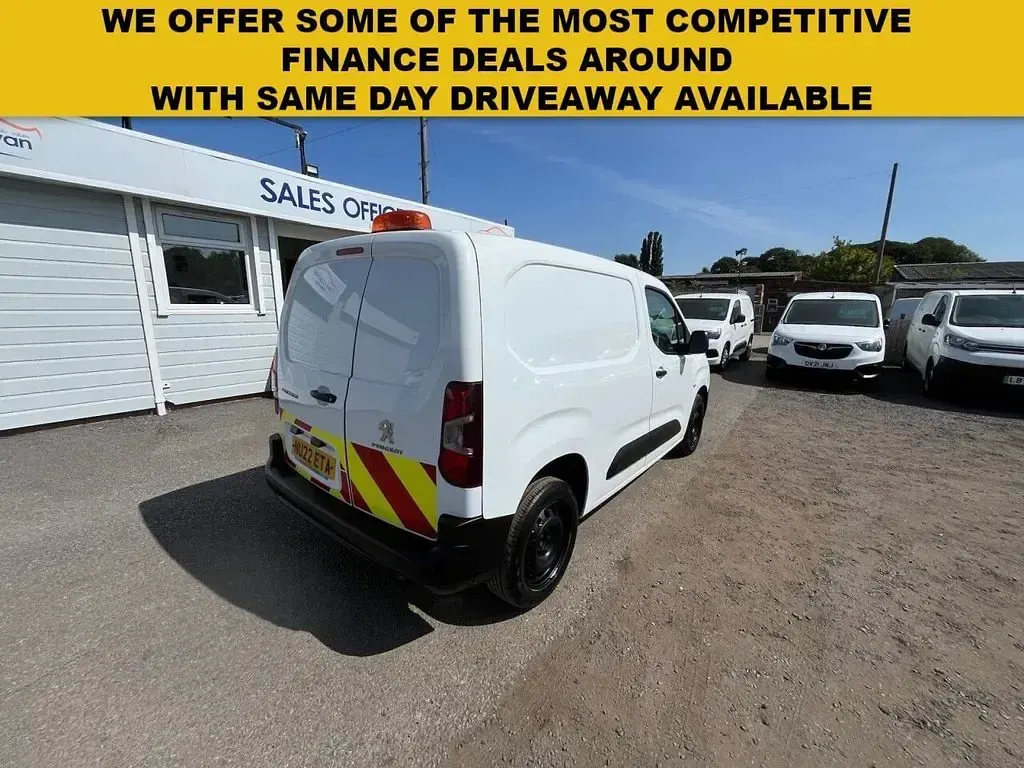 Used Peugeot Partner Premium 2022 White MPV