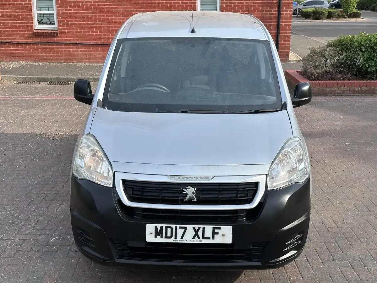Used Peugeot Partner 98 HP (72 kW) 2017 Silver