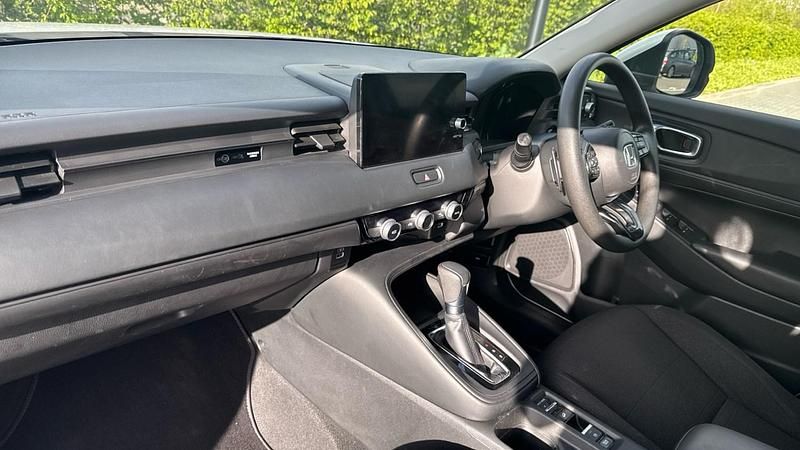 Used Honda HR-V Elegance 152 HP (111 kW) 2021 White SUV