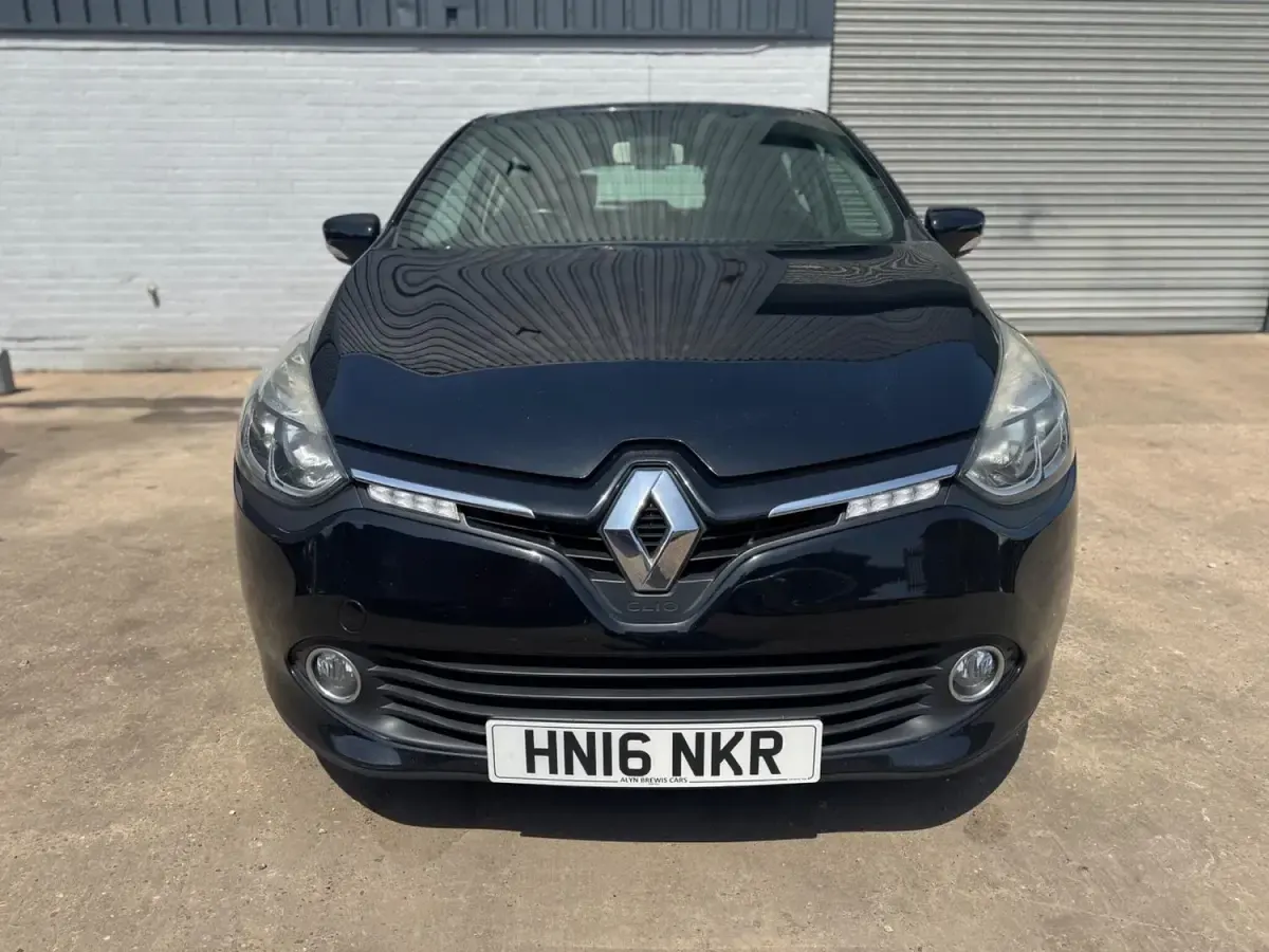 Used Renault Clio IV Dynamique 2016 Black Hatchback