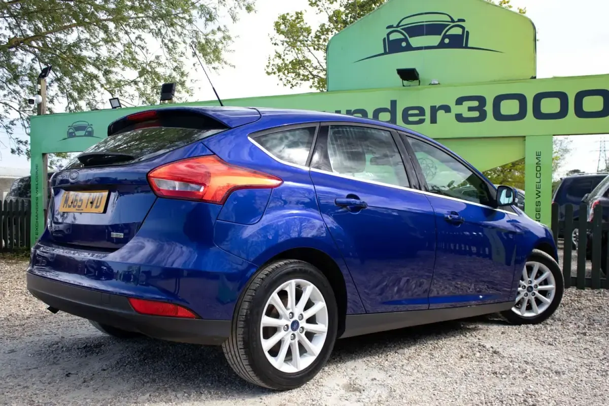 Begagnad Ford Focus Titanium 125 HK (91 kW) 2015 Blå Halvkombi