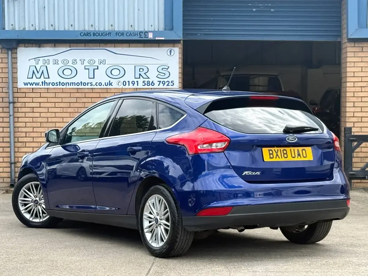 Used Ford Focus Zetec 120 HP (88 kW) 2018 Blue Hatchback