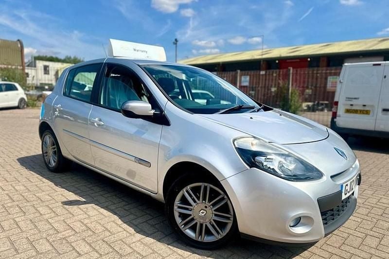 Silver Used 2012 Renault Clio IV Dynamique Hatchback | £2,295 (Good price) - Image 1/1