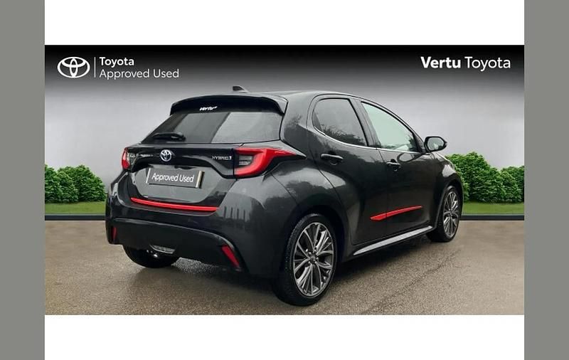 Used Toyota Yaris Hybrid 116 HP (85 kW) 2023 Black Hatchback