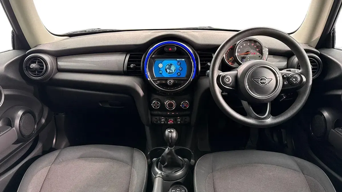 Used Mini Cooper Hatch 134 HP (98 kW) 2018 Blue Hatchback