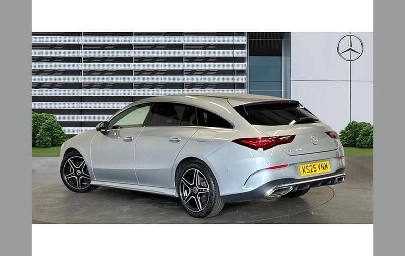 Usado Mercedes CLA180 Executive 134 HP (98 kW) 2025 Prateado Sedan