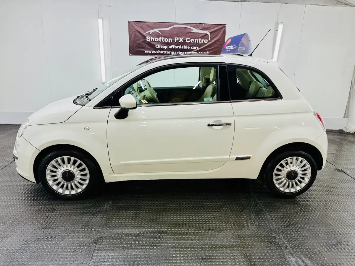 Used Fiat 500 Lounge 85 HP (62 kW) 2011 White Hatchback