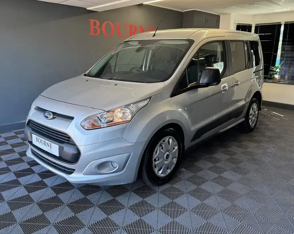 Used Ford Tourneo Connect Zetec 95 HP (69 kW) 2015 Silver MPV
