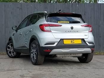 Usado Renault Captur Techno 160 HP (117 kW) 2023 Prateado SUV