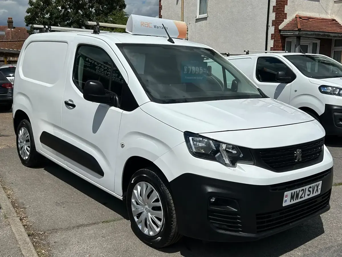 Used Peugeot Partner 131 HP (96 kW) 2021 White MPV