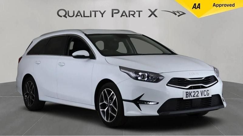 White Used 2022 Kia Ceed Sportswagon Estate | £12,879 (Super price) - Image 1/4