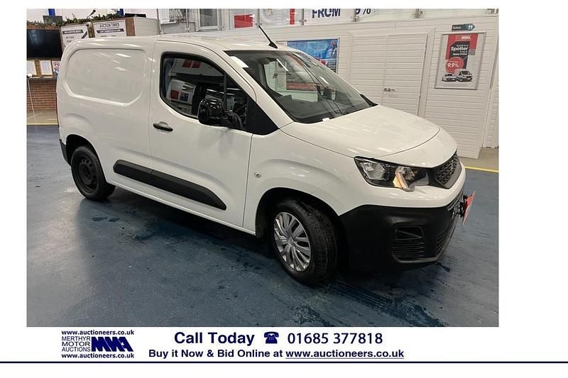 White Used 2022 Peugeot Partner Premium MPV | £8,320 (Fair price) - Image 1/4