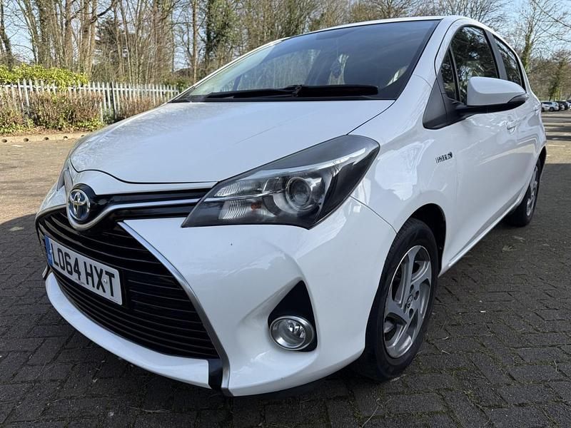 Used Toyota Yaris Hybrid 2015 White Hatchback