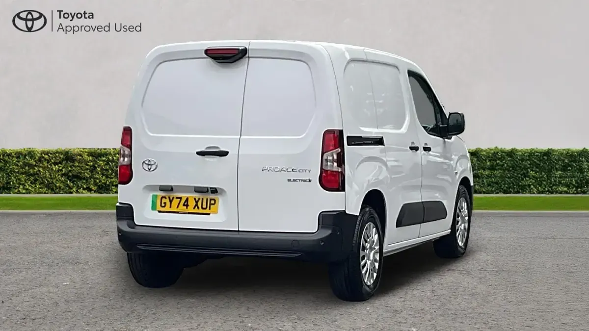 Used Toyota Proace City City 100 kW (136 HP) 2024 White MPV