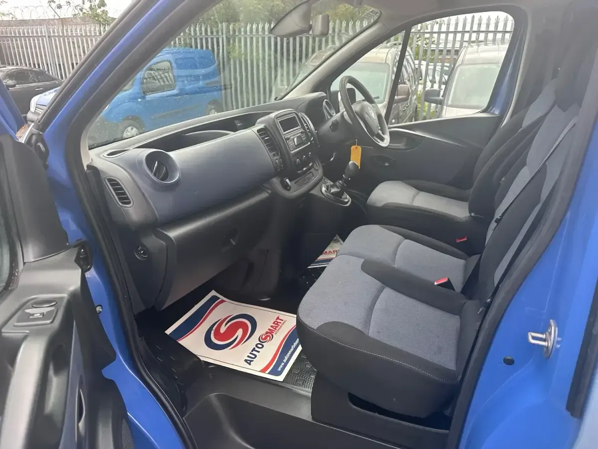 Used Vauxhall Vivaro 125 HP (91 kW) 2018 Blue