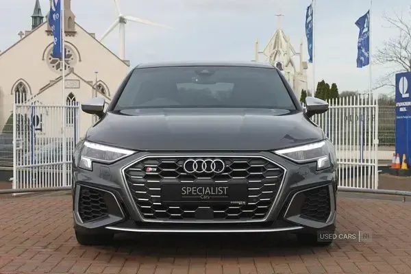 Begagnad Audi S3 Sportback 310 HK (228 kW) 2021 Grå Halvkombi