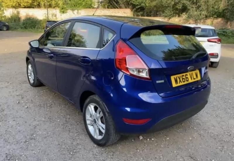 Used Ford Fiesta Zetec 100 HP (73 kW) 2016 Blue Hatchback